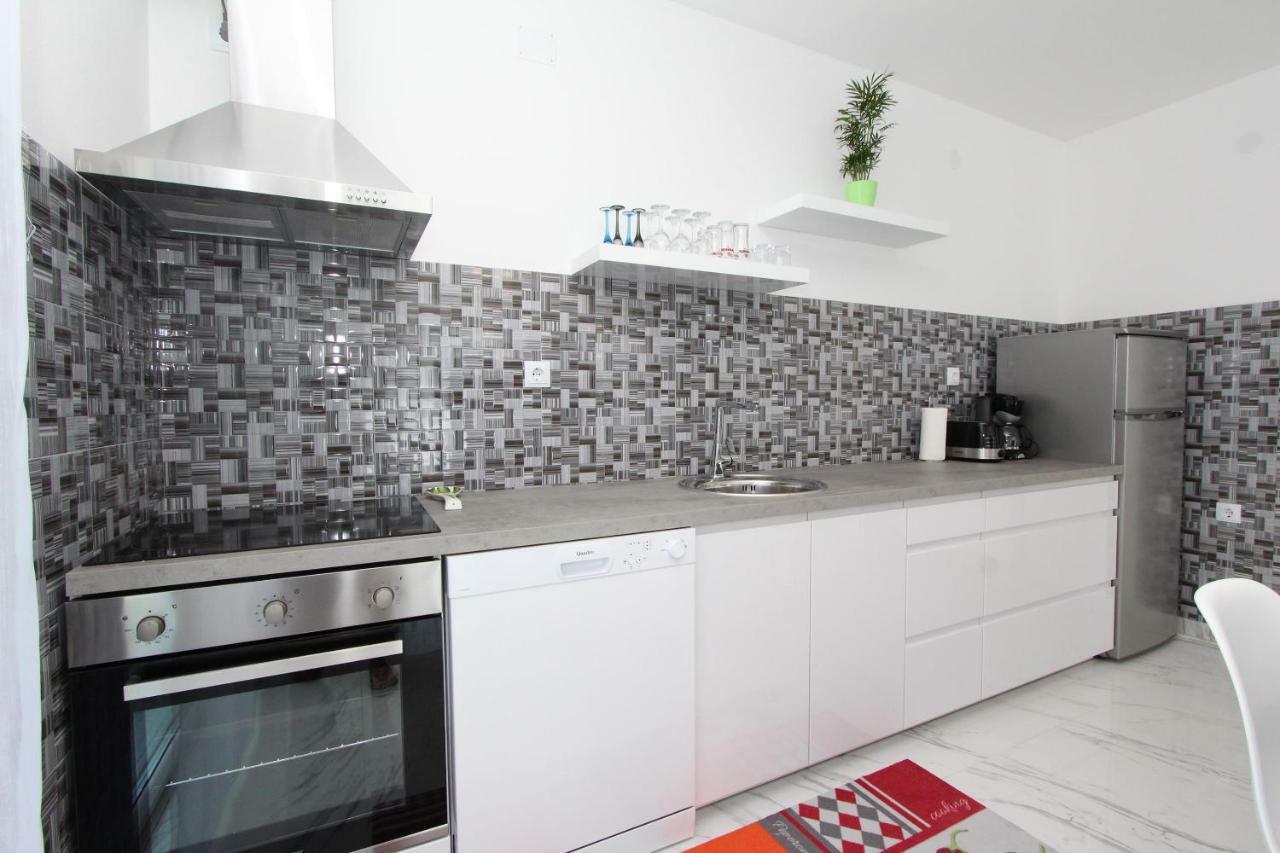 Apartment Karlo 2 Ровин Екстериор снимка