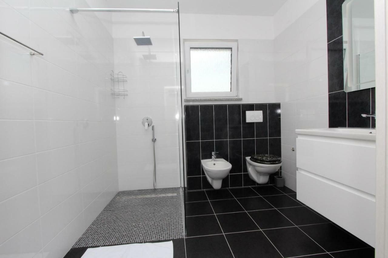 Apartment Karlo 2 Ровин Екстериор снимка